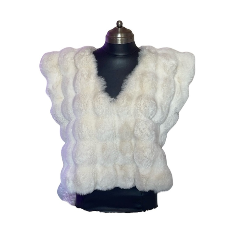 HANDCRAFTED By me White very soft Handmade design by me I didn’t add lining